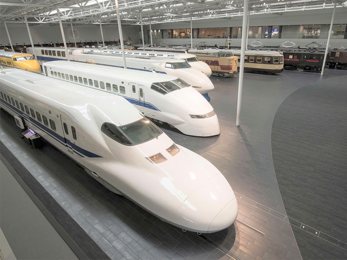 Wagons et Locomotives exposés au musée ferroviaire SCMaglev and Railway Park