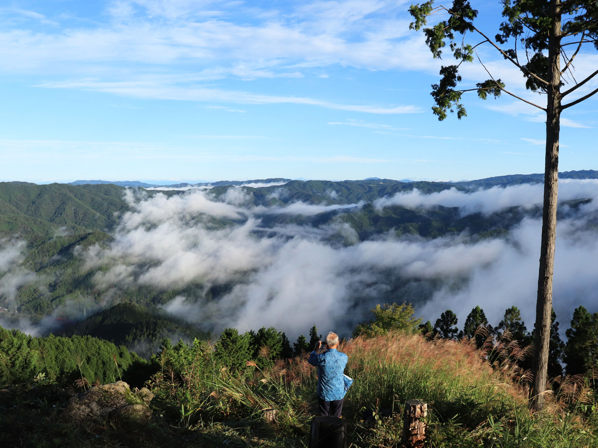 Sea of Clouds at Mt. Oshi (Oshiyama Unkai)