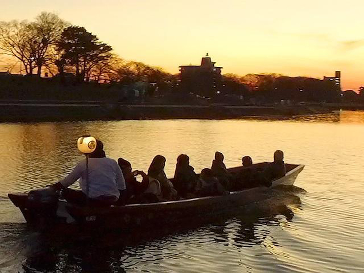 岡崎城下泛舟