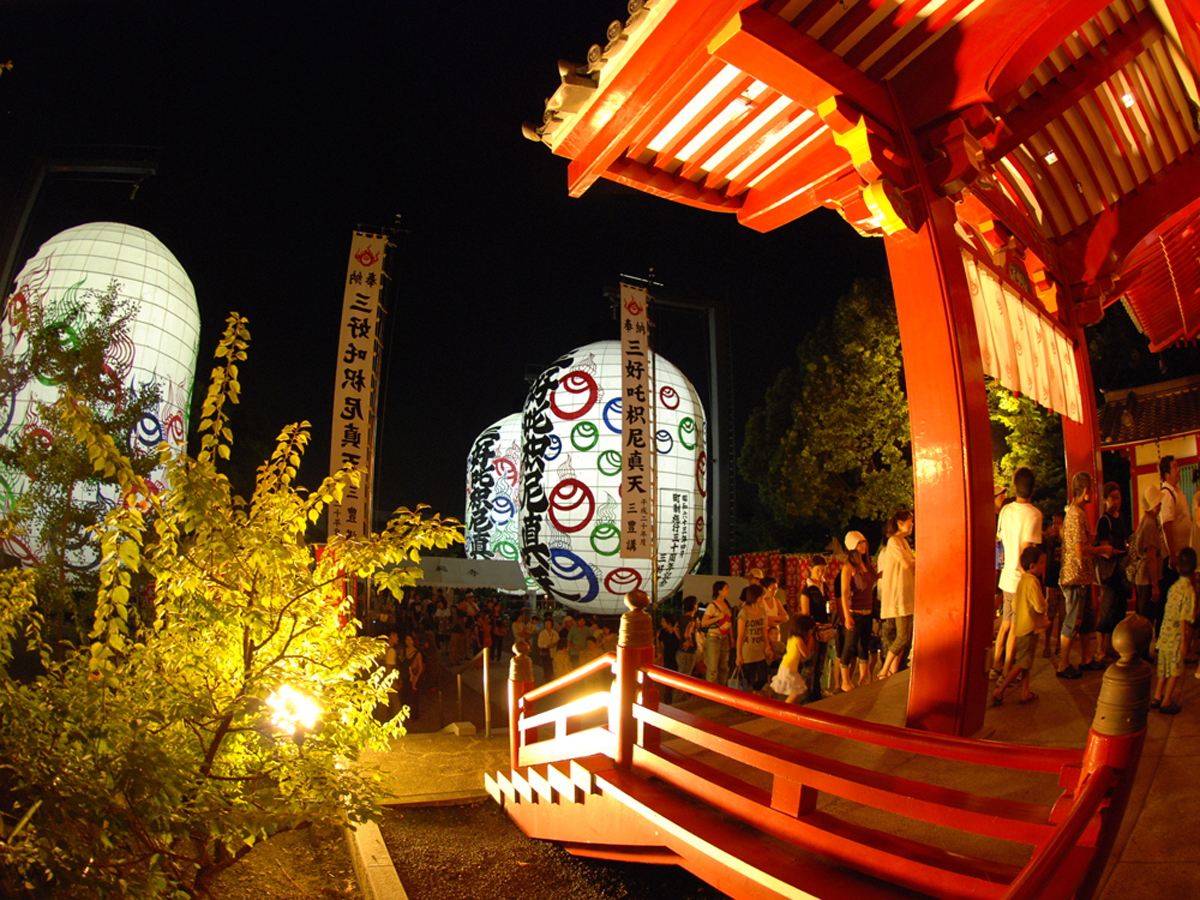 เทศกาลโคมไฟยักษ์มิโยชิ โอโจจิน และดอกไม้ไฟ(มิโยชิ โอโจจิน มัตสึริ)
