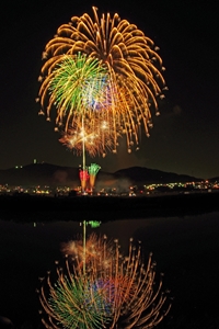 Tahara Festival & Five Towns Fireworks (Tahara Matsuri - Go-cho Godo Hanabi Taikai)