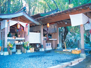 戀之水神社