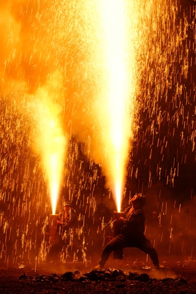 เทศกาลไฟ - ระบำเพลิงยะโยะอิ (โฮะโนะโนะไซเท็น - ยะโยะอิโฮะโนะโนะไม)