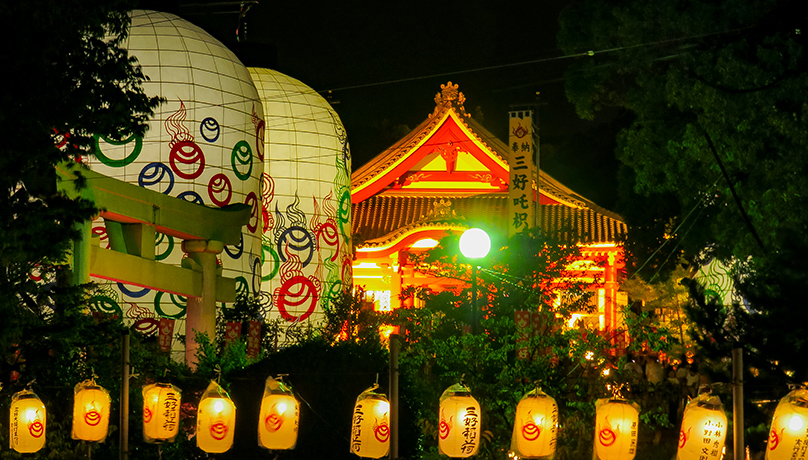 เทศกาลโคมไฟยักษ์มิโยชิ โอโจจิน และดอกไม้ไฟ